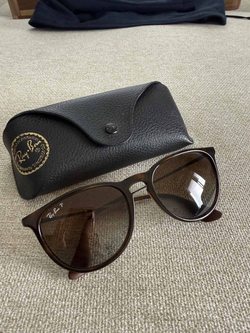 Ray-Ban Brown Gradient Round Sunglasses with Black Case